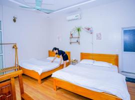 Nhà Nghỉ Hoa Lạc Tiên, מלון בSơn La