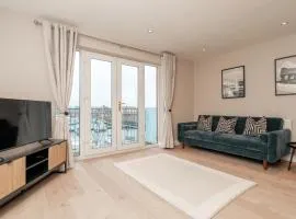 Spacious 2-Bed Retreat - with Free Parking