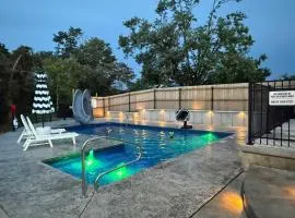 Spacious Home Near Ark, Perfect for 12 Guests