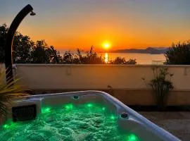 Sunset Vista Sonnenuntergang mit Jacuzzi und Sauna