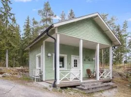 Holiday Home Juhlamenot mökki 11 by Interhome