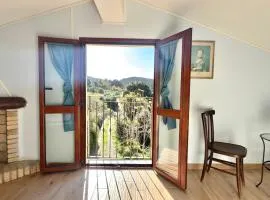 Ferula romantica mansarda tra fiumi e montagne Sardegna