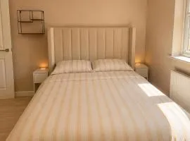Bright, Spacious Double Room in a Modern Flat