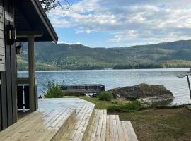 Charming waterside cottage by Lake in Seljord
