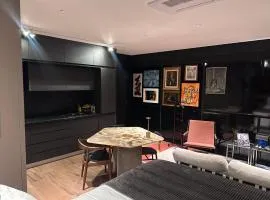 Flat Garçonniere