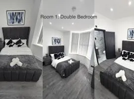 Spacious Single & Double rooms with private bathrooms in Stafford