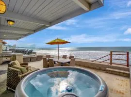 ON THE SAND!! Private Beach! OCEAN FRONT HOT TUB!!