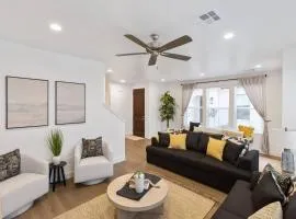 Southern Utah Gateway - Dog Friendly, EV, Pool & Pickleball