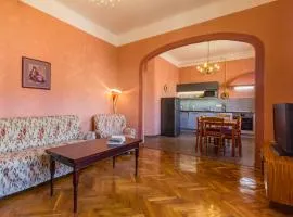 Spacious & Smart Center Apartment