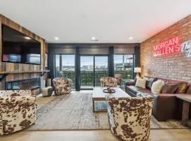 Walk to Broadway from Whiskey Glasses, Bach Party Approved with Pool and Gym