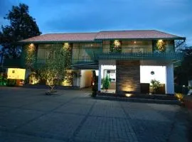 Silver Storm Resort Athirappilly