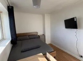 Comfy room 4 Gatwick