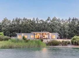 Bonnie and Piper - Lakeside and Wine Country Living
