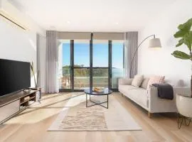 North-Facing Apartment with Telstra Tower Views - Hosted by Canstay