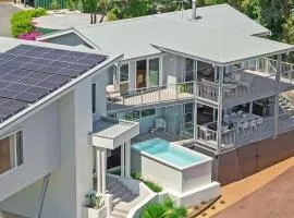 Eagle Heights - Elevated Oasis with Pool & Sea Views