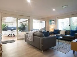 Dunsborough Bay Retreat - Steps from Beach and Dining