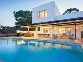 Oasis - Tranquil Getaway with Pool and Scenic Outlooks
