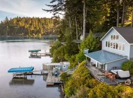1M-Dollar Lakefront View, Private Dock, Kayaks, Hot Tub, Game Room, BBQ, Family