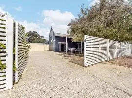 Pepper Cottage - Easy Beachside Living Close to Town