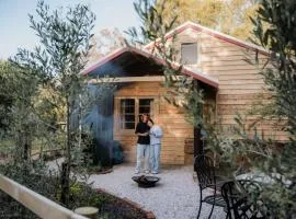 Orchard Cottage - Romantic Bushland Retreat with Sauna