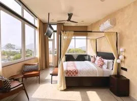 The Four Stories - Luxury near the Lake
