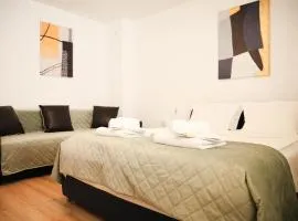 Anna Apartment, Stylish One-Bedroom with Large Balcony and Parking