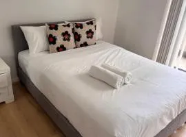 3Br in Liverpool For 8 ppl with Free 2 Parking Spots