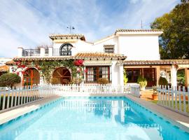 Puerto Marina Villa, hotel in Benalmádena