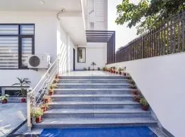 Royal Residency 610 Golf View
