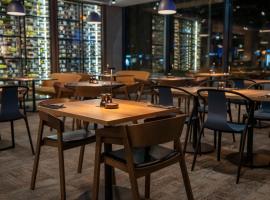 Q Hotel Plus Wrocław, hôtel à Wrocław