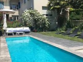 Villa Les Roses Bleues 20 minutes from Paris by RER