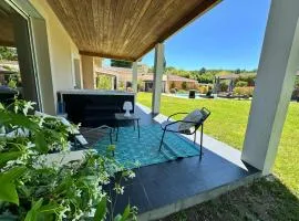 Chambre privée tout confort piscine et jacuzzi