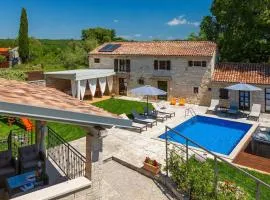 Beautiful Villa Jadreska with pool in Kanfanar