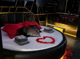 Diamond Duck Luxury Apartment - Jacuzzi - Romantic Loft