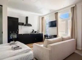 Very Cental Scandic Studio Apartment with Balcony