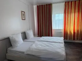 Main Crown Hotel