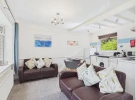 Lodge 11 - 2 Bed with Parking
