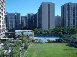 WowStay at Weekend Address, Surat Airport
