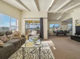 Springfield bliss with Lake view