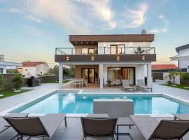 Villa Azoria with pool and jacuzzi