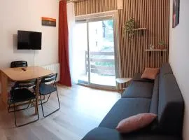 T2 rénové avec parking et balcon proche de toutes commodités calme et lumineux
