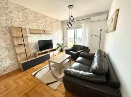 2bd Modern Apt with Big Balcony and Sea View "Darko"