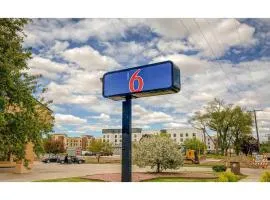 Motel 6 Elkhart, IN