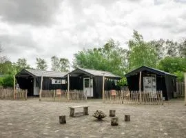 Kampeerhut met gedeeld sanitair