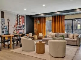 Boots on Broadway in Downtown Nashville with Parking, Pool, Gym