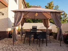 7Min to Uni Sé-Velha - AC - BBQ & Gym - Work Desk - 300MBs WiFi - Suite 2