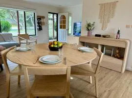 Modern 2BR Retreat - Near Penguin Parade & Beach