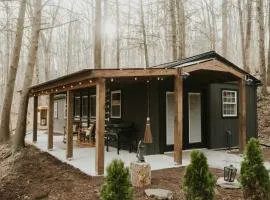 Creekside Cabin: Sauna | Hot Tub | Fire Pit | Romantic | Peaceful | Cozy