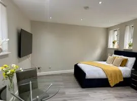 NEW Studio Apartment in City Centre!