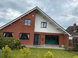 Loughshore, Large Detached House, Jordanstown